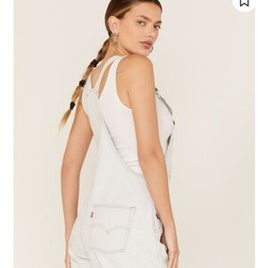 LEVI'S WOMEN'S LIGHT WASH STRIPEY DENIM VINTAGE SHORTALLS- Size S